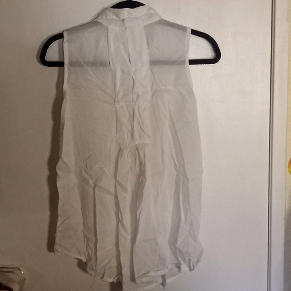 Pre-loved sleeveless blouse button down - Picture 3 of 5